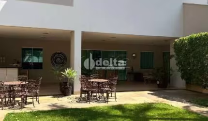 Casa residencial disponível para venda no bairro Vigilato Pereira em Uberlândia-MG