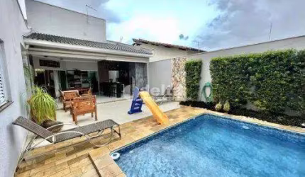 Casa disponível para venda no bairro Santa Mônica em Uberlândia-MG