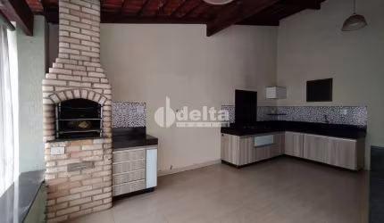 Casa residencial disponível para locação e venda no bairro Cidade Jardim em Uberlândia-MG