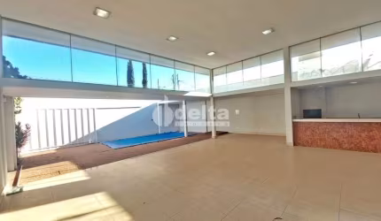 Casa residencial disponível para venda no bairro Umuarama em Uberlândia-MG