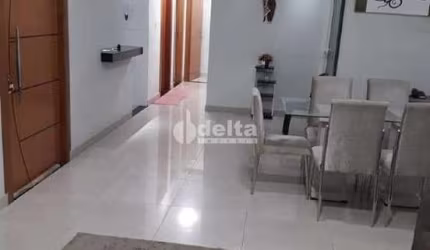 Casa residencial disponível para venda no Bairro Jardim Patrícia em Uberlândia-MG