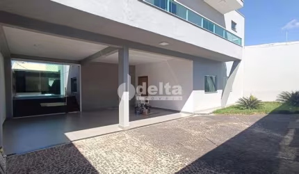 Casa residencial disponível para venda no bairro Bosque dos Buritis em Uberlândia-MG