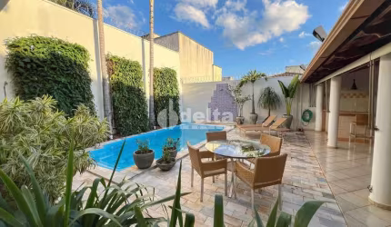 Casa residencial disponível para venda no bairro Vigilato Pereira em Uberlândia-MG