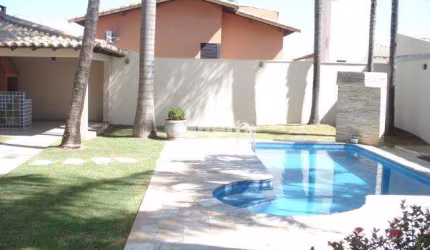 Casa residencial disponível para venda no bairro Morada da Colina em Uberlândia-MG.