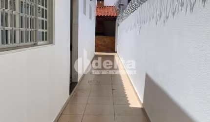 Casa residencial disponível para venda no bairro Vigilato Pereira em Uberlândia-MG