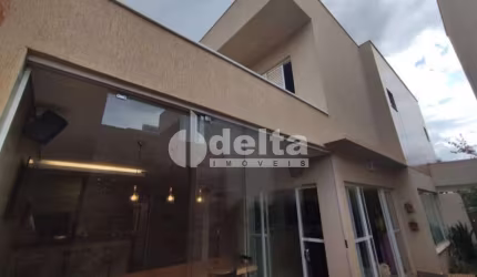 Casa residencial disponível para venda no bairro Granja Marileusa em Uberlândia - MG.