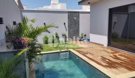 Casa residencial disponível para venda no bairro Grand Ville em Uberlândia - MG.