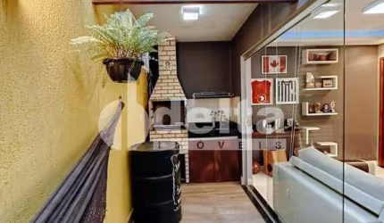 Apartamento disponível para venda no bairro Segismundo Pereira em Uberlândia-MG
