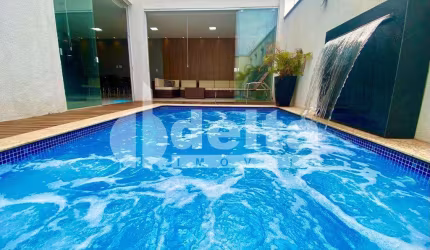 Casa residencial disponível para venda no bairro Alto Umuarama em Uberlândia-MG