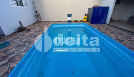 Casa Residencial disponível para venda no bairro Santa Mônica em Uberlândia-MG