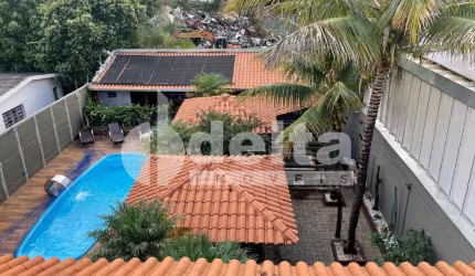 Casa residencial disponível para venda no bairro Presidente Roosevelt em Uberlândia-MG