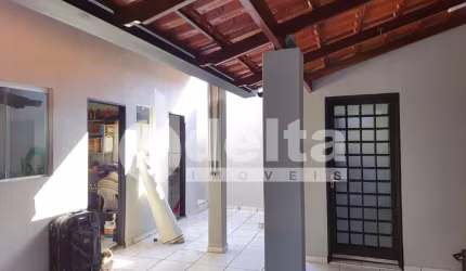 Casa residencial disponível para venda no bairro Alto Umuarama em Uberlândia-MG