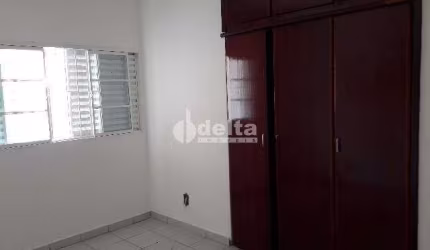 Casa residencial disponível para venda no bairro Custódio Pereira em Uberlândia-MG
