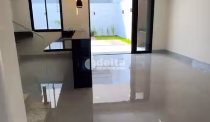 Casa residencial disponível para venda no bairro Jardim Karaíba em Uberlândia-MG