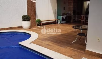 Casa residencial disponível para venda no bairro Jardim Inconfidência em Uberlândia-MG