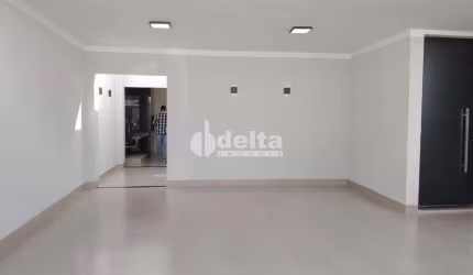Casa residencial disponível para venda no bairro Granada em Uberlândia-MG