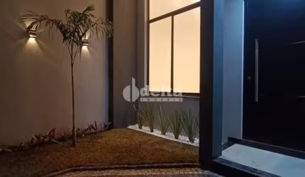 Casa residencial disponível para venda no bairro Bosque dos Buritis em Uberlândia-MG