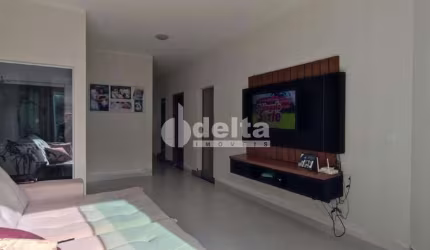 Casa residencial disponível para venda no bairro Laranjeiras em Uberlândia-MG