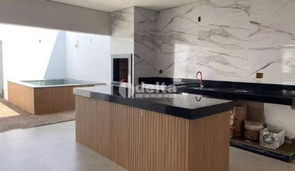 Casa residencial disponível para venda no bairro Laranjeiras em Uberlândia-MG