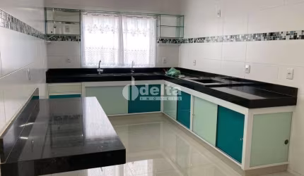 Cobertura  disponível para venda no bairro Nossa Senhora Aparecida em Uberlândia-MG