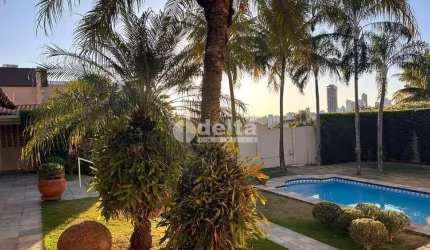 Casa residencial disponível para venda no bairro Morada da Colina em Uberlândia-MG.