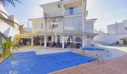 Casa residencial disponível para venda no bairro Vigilato Pereira em Uberlândia-MG