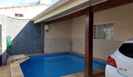 Casa residencial disponível para venda no bairro Alto Umuarama em Uberlândia-MG