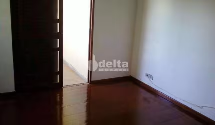 Casa residencial  disponível para venda e locação no bairro Santa Mônica em Uberlândia-MG