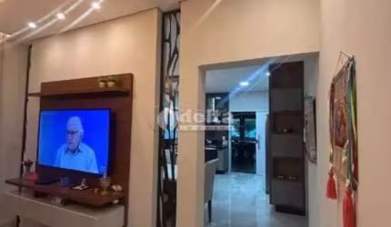 Casa residencial disponível para venda no bairro Jardim Sul em Uberlândia-MG