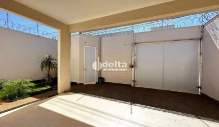 Casa residencial disponível para venda no bairro Jardim Botânico em Uberlândia-MG