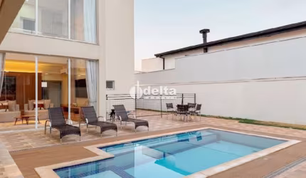 Casa no condomínio Reserva dos Ipês disponível para venda em Uberlândia-MG