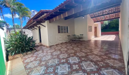 Casa disponível para locação no bairro Morada da Colina em Uberlândia-MG