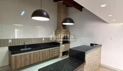 Casa disponível para locação e venda no bairro Bosque dos Buritis em Uberlândia-MG