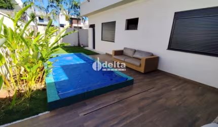 Casa mobiliada em condomínio disponível para locação no bairro Nova Uberlândia em Uberlândia-MG