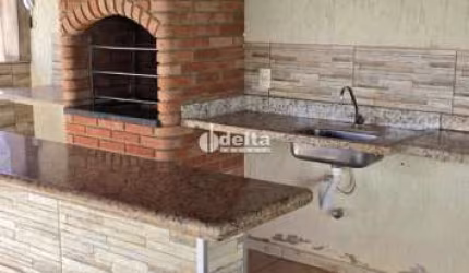 Apartamento disponível para locação no bairro Segismundo Pereira em Uberlândia-MG