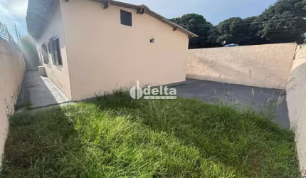 Casa residencial disponível para locação  no bairro Umuarama em Uberlândia-MG