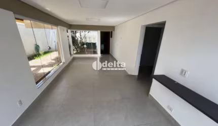 Casa residencial disponível para venda no bairro Tabajaras em Uberlândia-MG