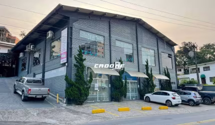 Sala comercial de 148m² no bairro Salto do Norte