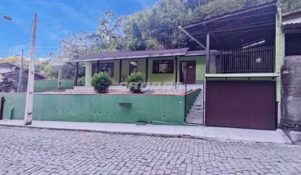 Casa Mista com 2 Dormitórios Bairro Valparaiso