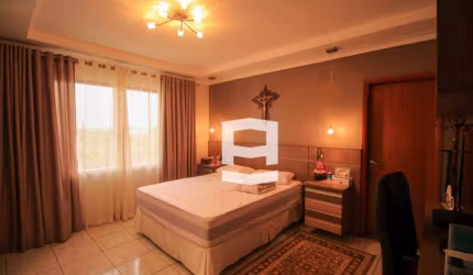 Casa com 3 dormitórios à venda, 217 m² por R$ 650.000,00 - Jardim Independência - Apucarana/PR