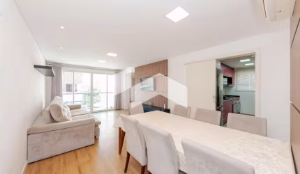 Apartamento com 77m²,  com 2 dormitórios para alugar no Alto da XV.