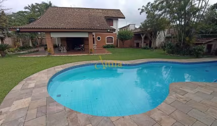Casa 3 suítes, piscina, casa de caseiro, Enseada