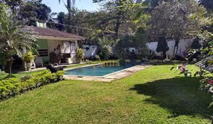 Casa térrea, 4 suítes, jardim, piscina, 4 vagas&amp;#039;