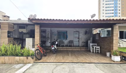 VENDE-SE Casa com 3 Quartos, área Gourmet com Churrasqueira e 2 vagas de Garagens no Condomínio Mais Viver Alagoinhas