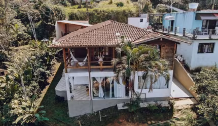 Ubatuba - Praia da Enseada. Casa c/ vista panoramica p/ o mar 180m²