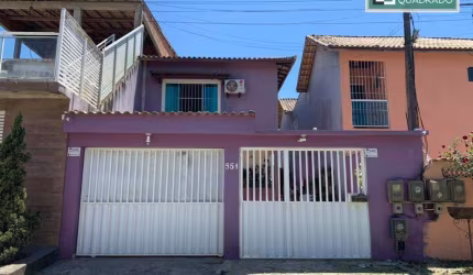 Excelente casa totalmente independente, 3 quartos, 3 banheiros, 1suite, cozinha, sala, área de serviço, churrasqueira, garagem para carros. Somente à
