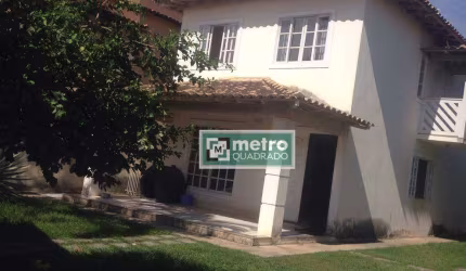 Ótima casa duplex com 3 quartos em terreno inteiro