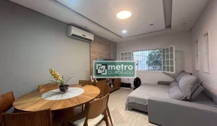 Imobiliária Metro Quadrado oferece Excelente casa para venda no Bairro Extensão Novo Rio das Ostras-RJ.  Uma casa Duplex, sendo no primeiro uma ampla