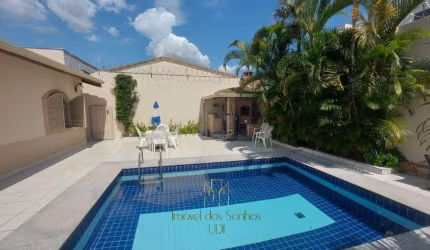 Imperdível oportunidade de adquirir casa com 3 quartos e 2 salas no bairro Copacabana, Uberlândia-MG!