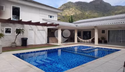 Raridade casa linear a venda condomínio Maramar ao lado Praia do Recreio.